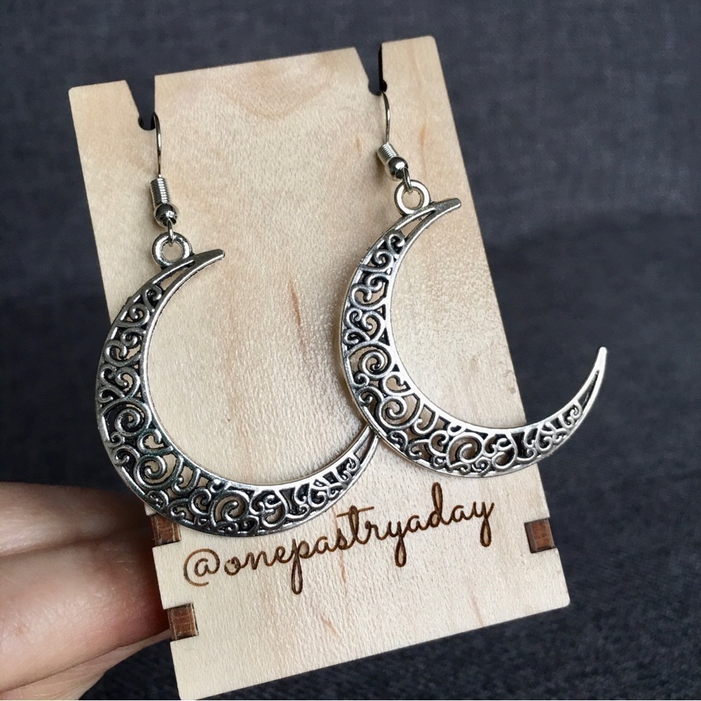 Silver Antique Crescent Moon Fashion Earrings - Picture 11 of 14